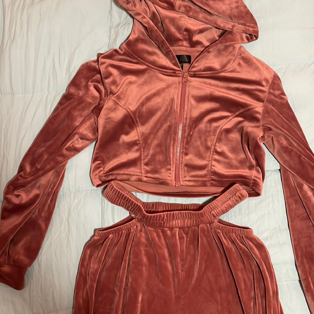 Nude pink two piece set, super soft, size M.
